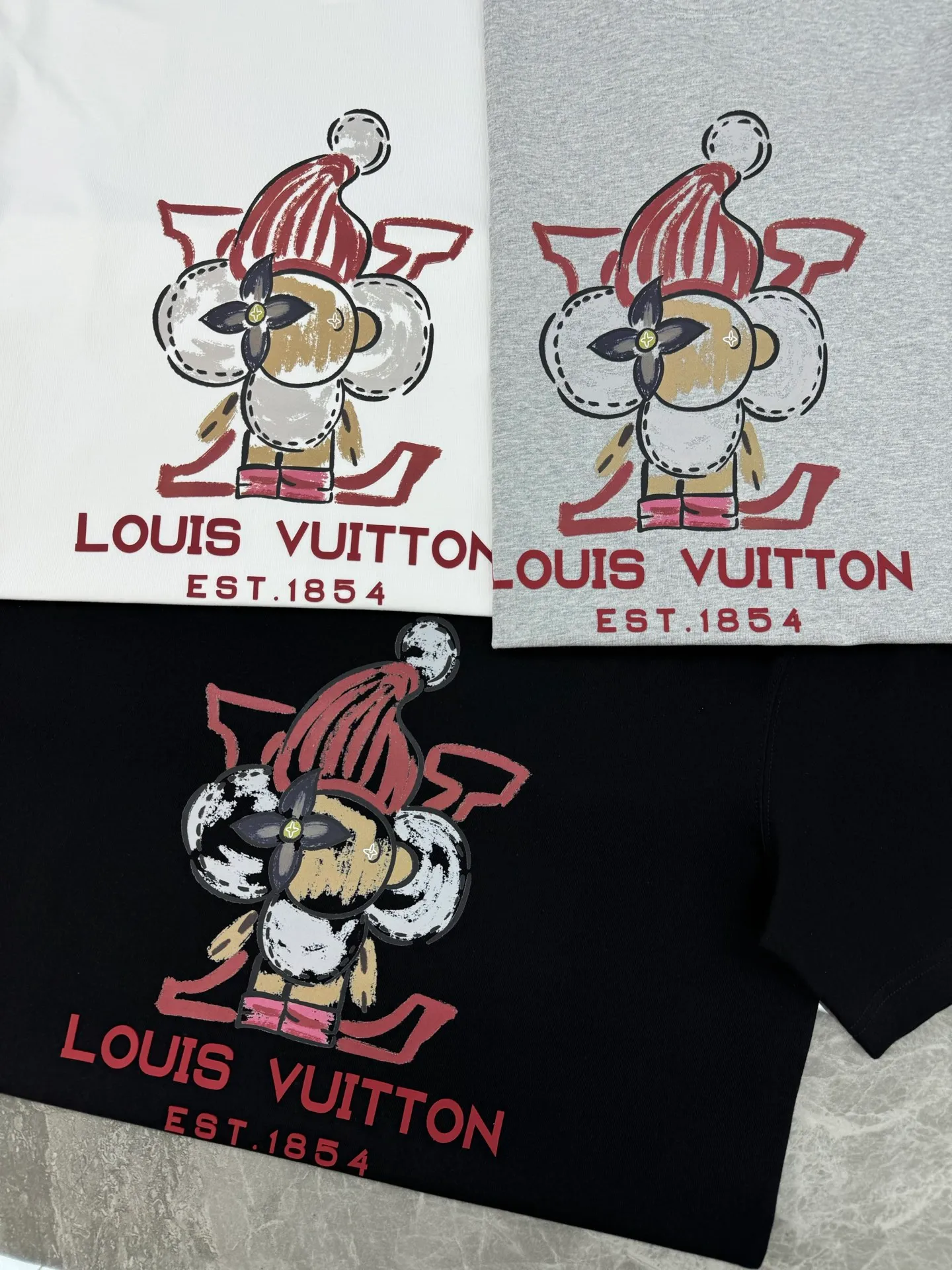 🅿️190 Donkey Brand*25s new pure cotton short sleeves! Same style for men and women! The brand graphics feature iconic elements, making it the hottest and most fashionable icon in 2025. We select 250g comfortable pure cotton fabric. It feels soft and the upper body is comfortable and breathable. The elements of the Lu family are put into battle, and the printing process is used to create it. It is a perfect work without losing the beauty! ! ! Color: Black. White. Size: s-xxl